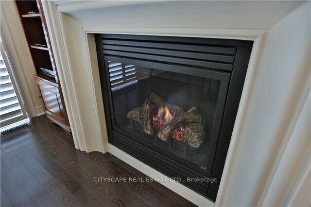 Property Photo:  138 Sky Harbour Drive  ON L6Y 0V1 