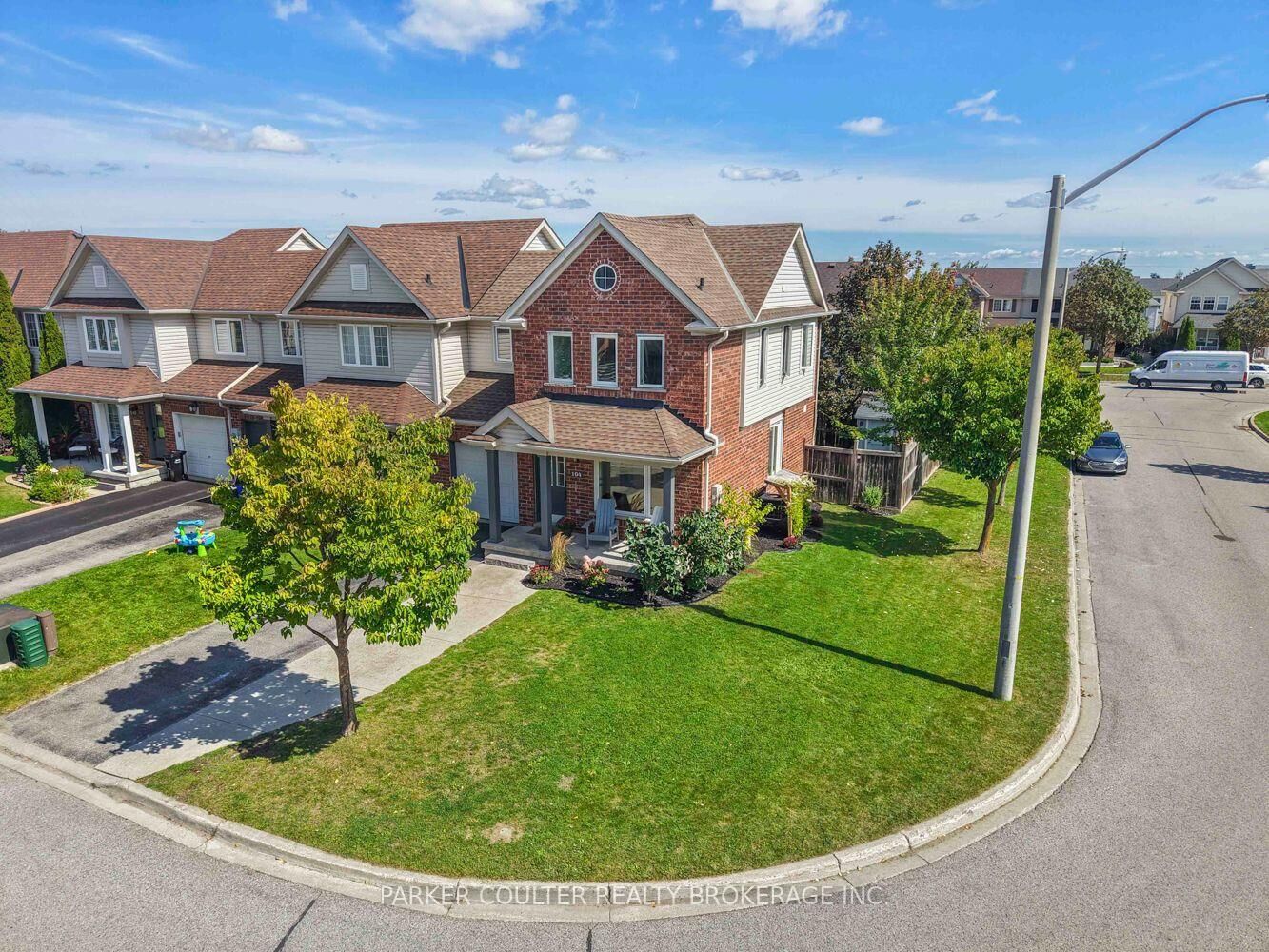 Property Photo:  104 Bentley Crescent  ON L4N 0Z1 