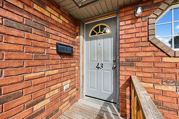 Property Photo:  43 Black Cherry Crescent  ON L4N 9L1 