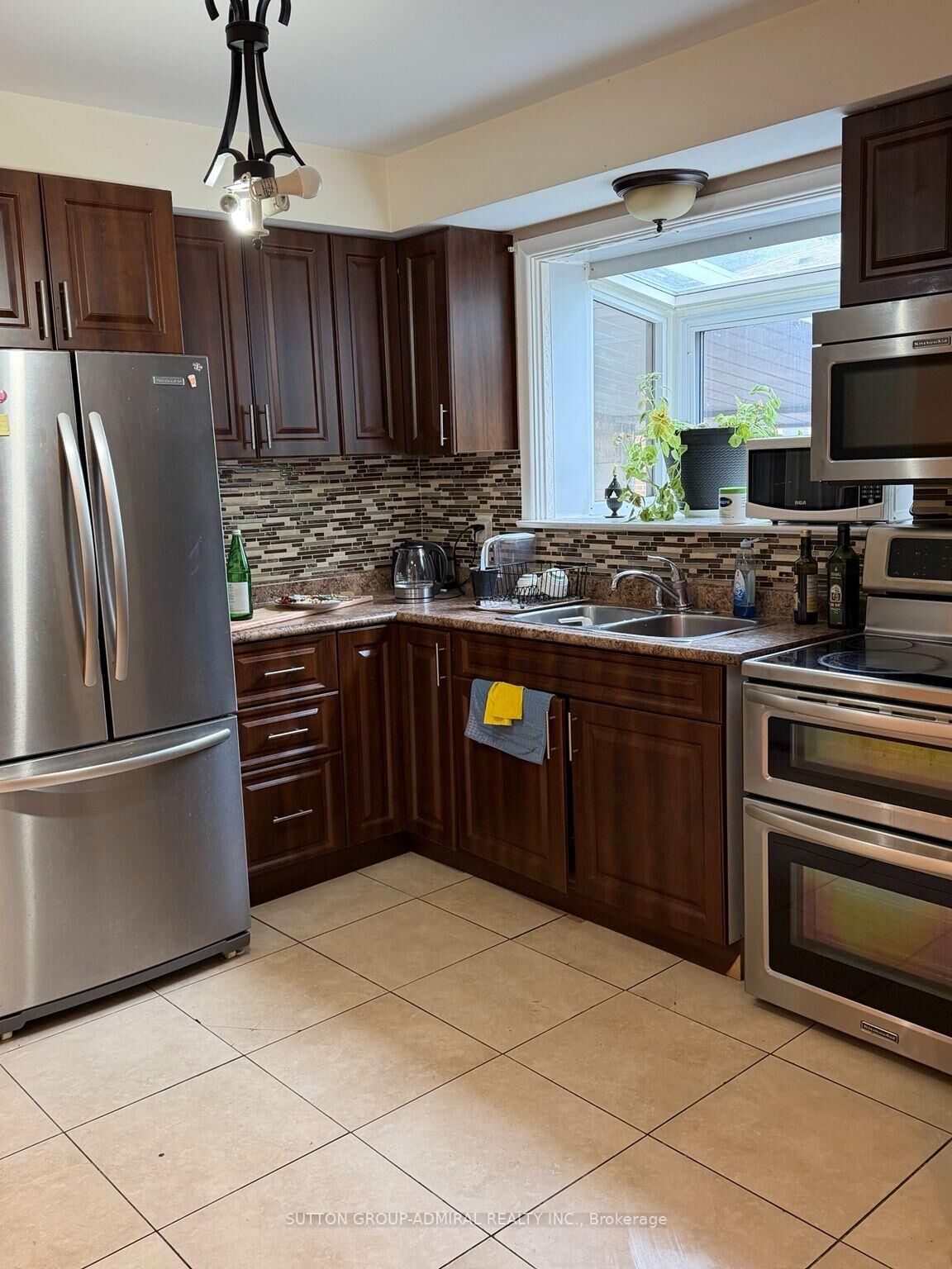 Property Photo:  237 Zelda Crescent  ON L4C 2Y7 