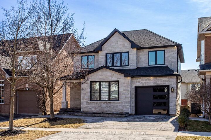 Photo de la propriété: 5940 Blue Spruce Avenue ON L7L 6T2