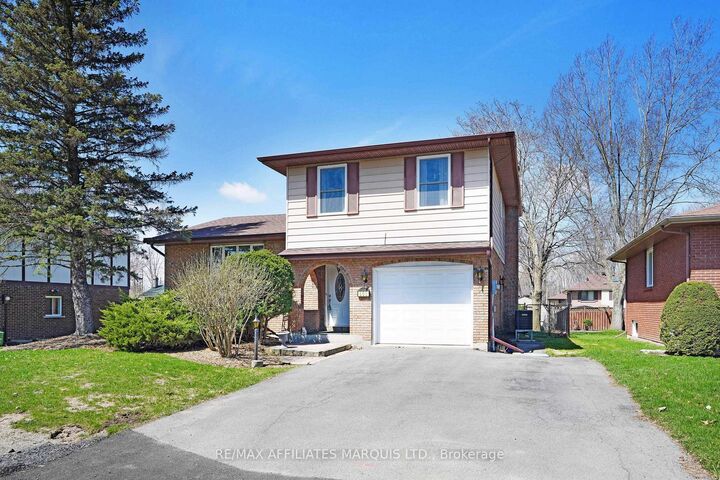Property Photo:  605 Kirkwood Street  ON K6H 5Y9 