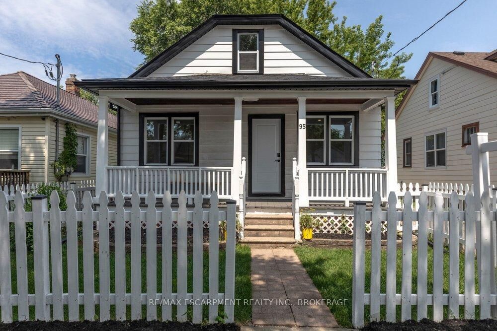 Photo de la propriété: 95 Chetwood Street ON L2S 2A6
