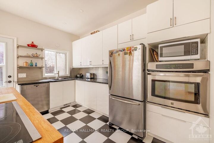 Property Photo: 252 Daly Avenue ON K1N 6G5