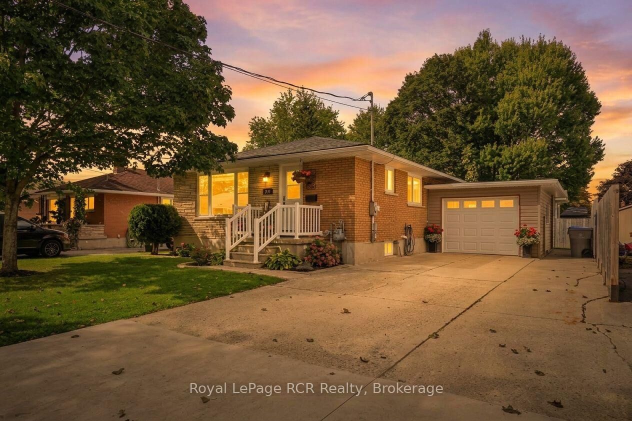 Property Photo:  275 Elm Avenue N  ON N4W 3E9 