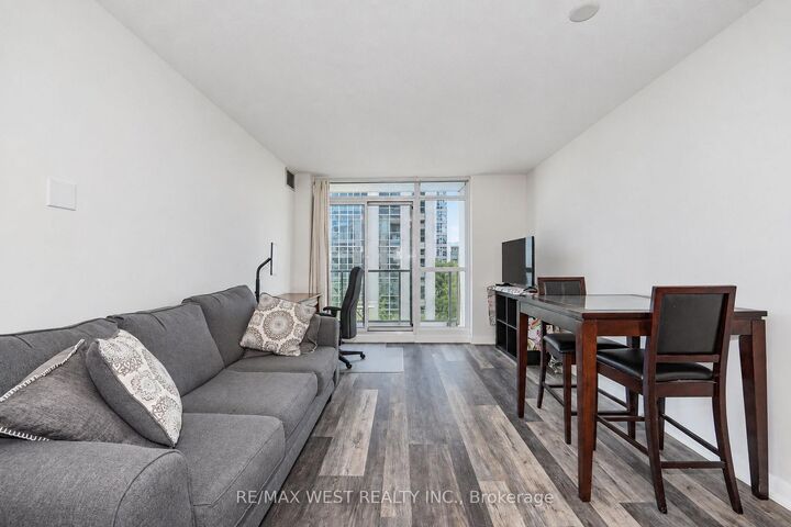 Photo de la propriété:  600 Fleet Street 522  ON M5V 1B7 