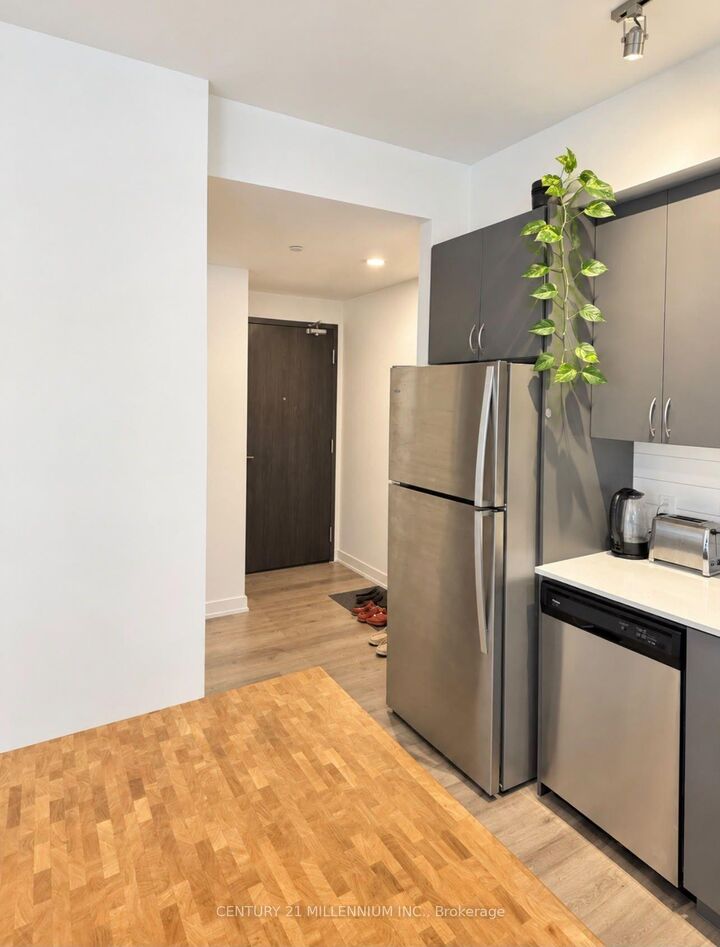 Property Photo:  56 Lakeside Terrace 310  ON L5M 0L4 