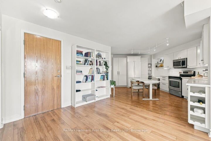 Photo de la propriété:  340 Watson Street W 715  ON L1N 9G1 