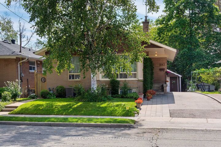 Property Photo:  887 Brimorton Drive  ON M1G 2T8 