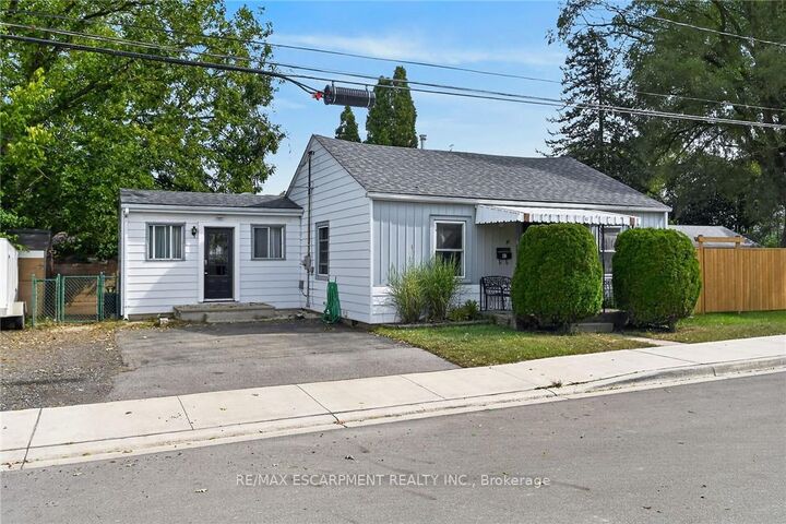 Property Photo:  82 Division Street  ON N3S 2P5 