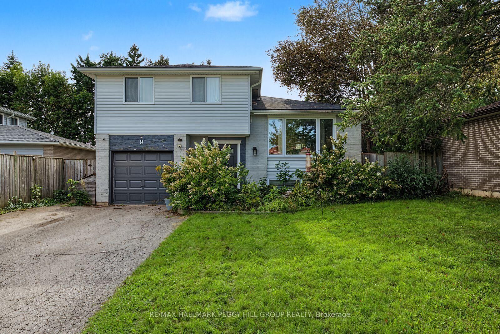 Property Photo:  9 Baker Crescent Upper  ON L4M 3J4 