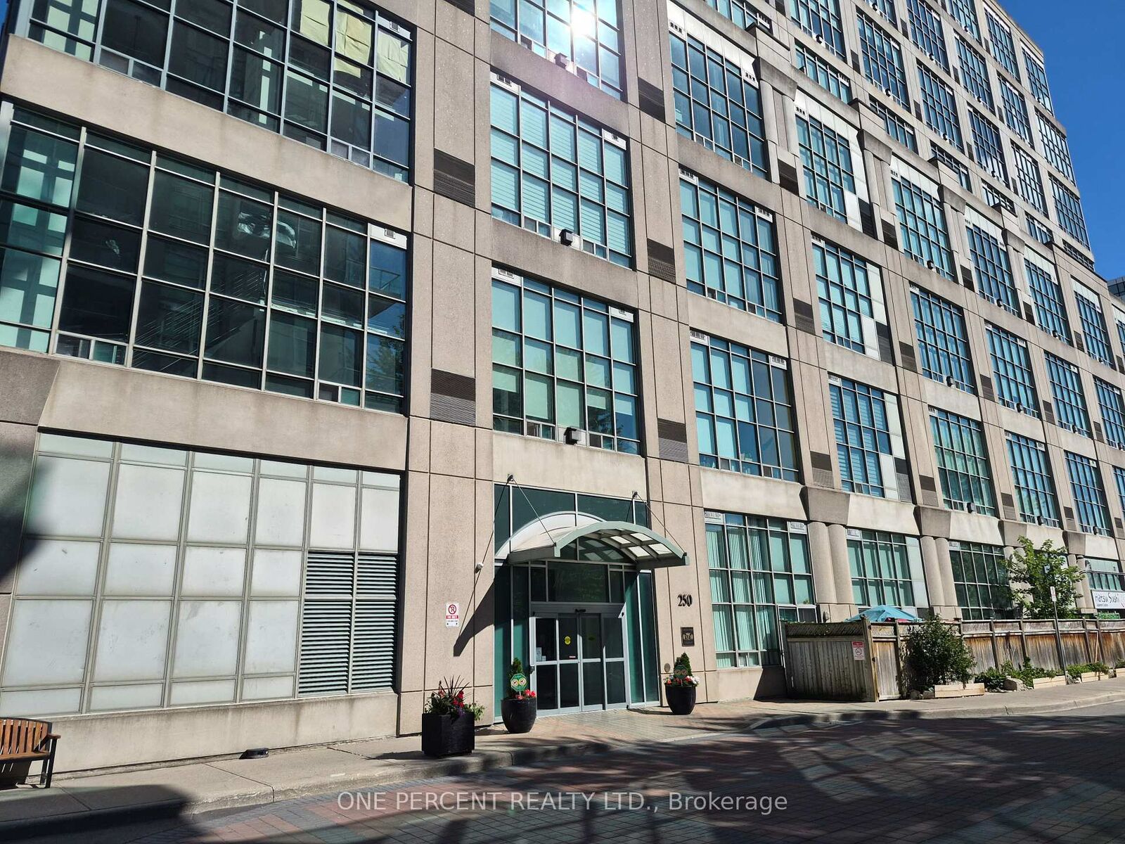 Property Photo:  250 Manitoba Street 622  ON M8Y 4E8 