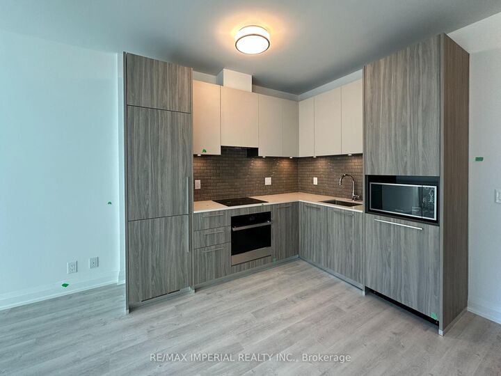 Property Photo:  65 Broadway Avenue 406  ON M4P 1T9 