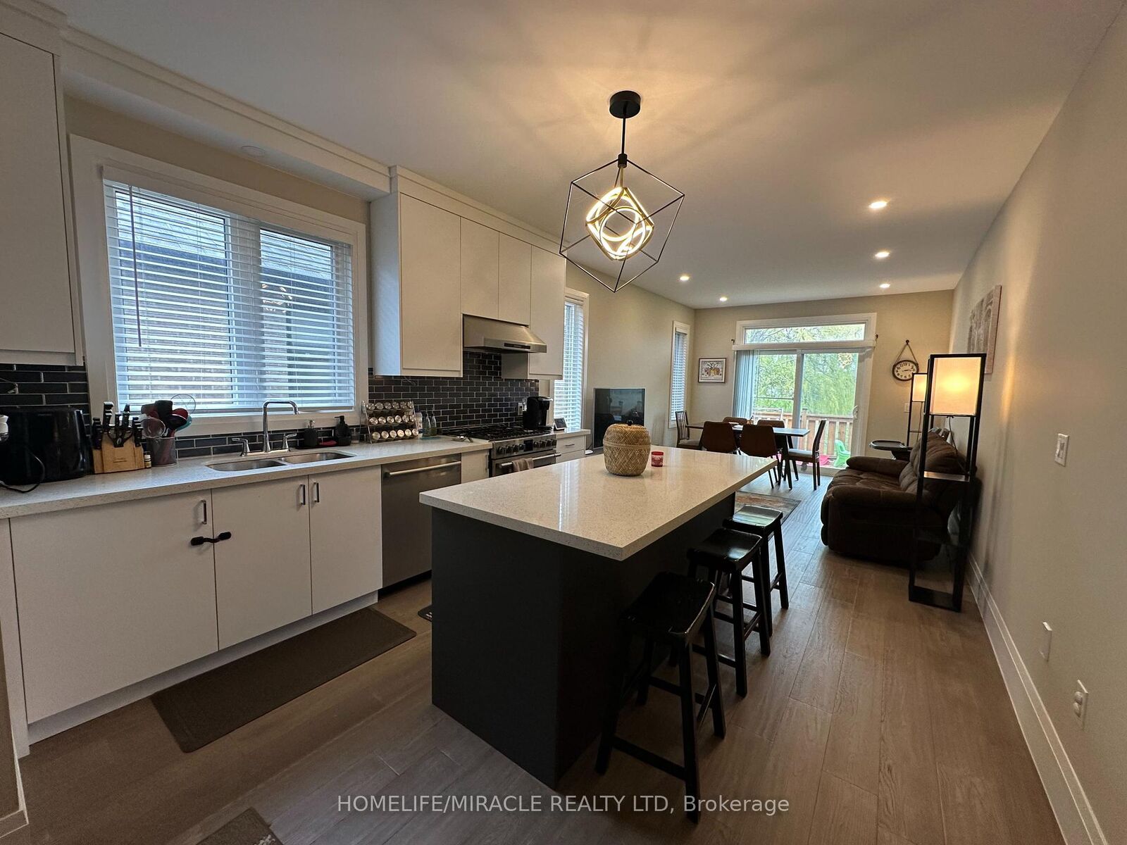 Property Photo:  45 Eleanor Avenue  ON L8W 1C7 