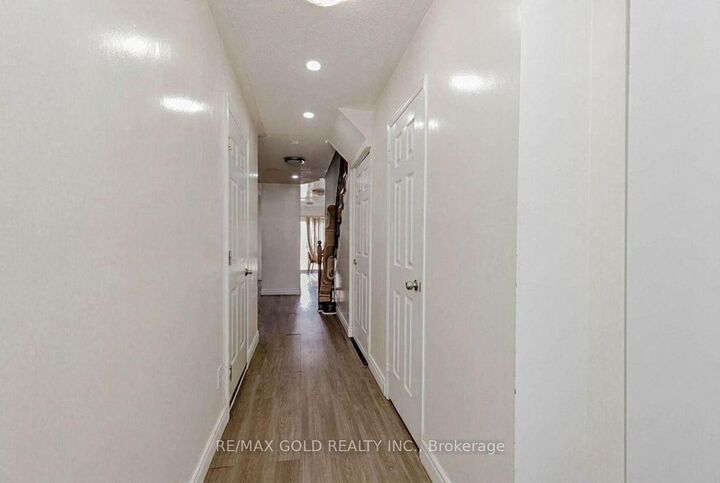 Property Photo:  35 Ridgefield Court  ON L6P 1B4 