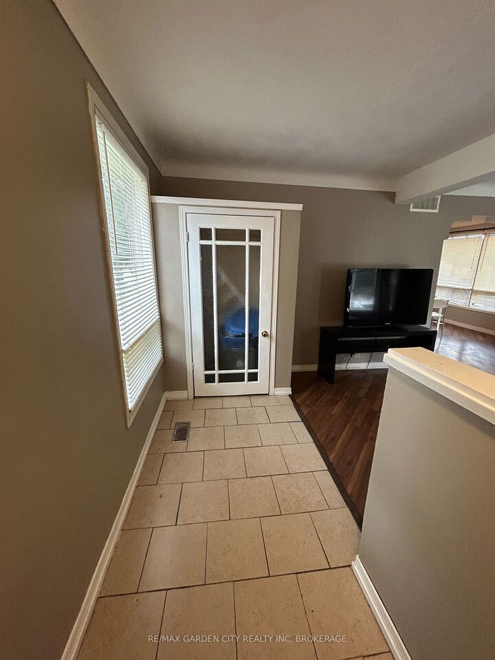 Property Photo:  182 York Street  ON L2R 6G2 