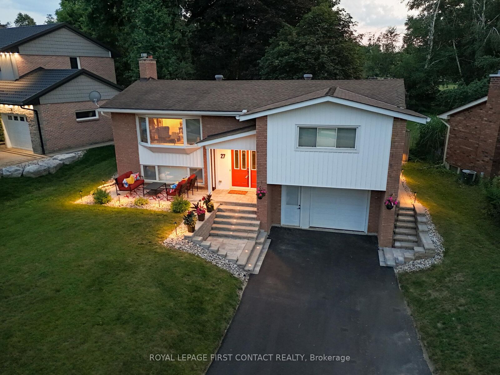 Property Photo:  27 Tower Crescent  ON L4N 2V3 