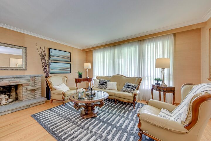 Photo de la propriété: 26 Annabelle Drive ON M9V 3B6