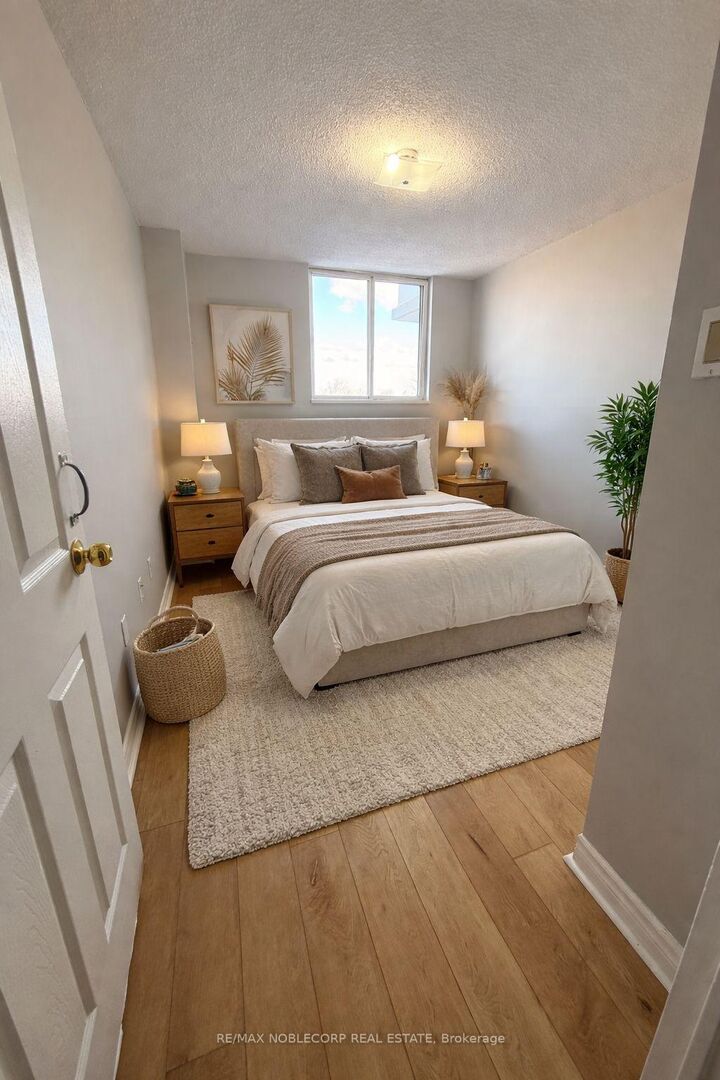 Photo de la propriété:  200 Lotherton Parkway 507  ON M6B 2G9 