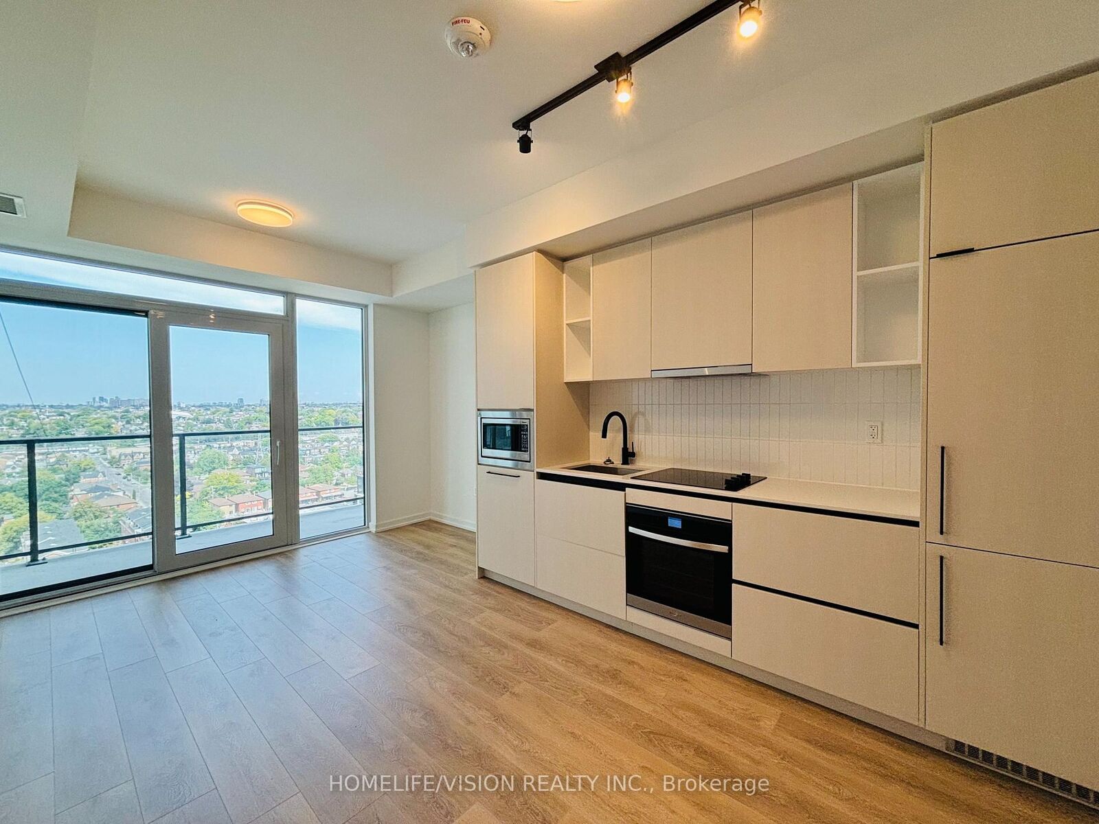 Property Photo:  10 Graphophone Grove 1608  ON M6H 0E5 