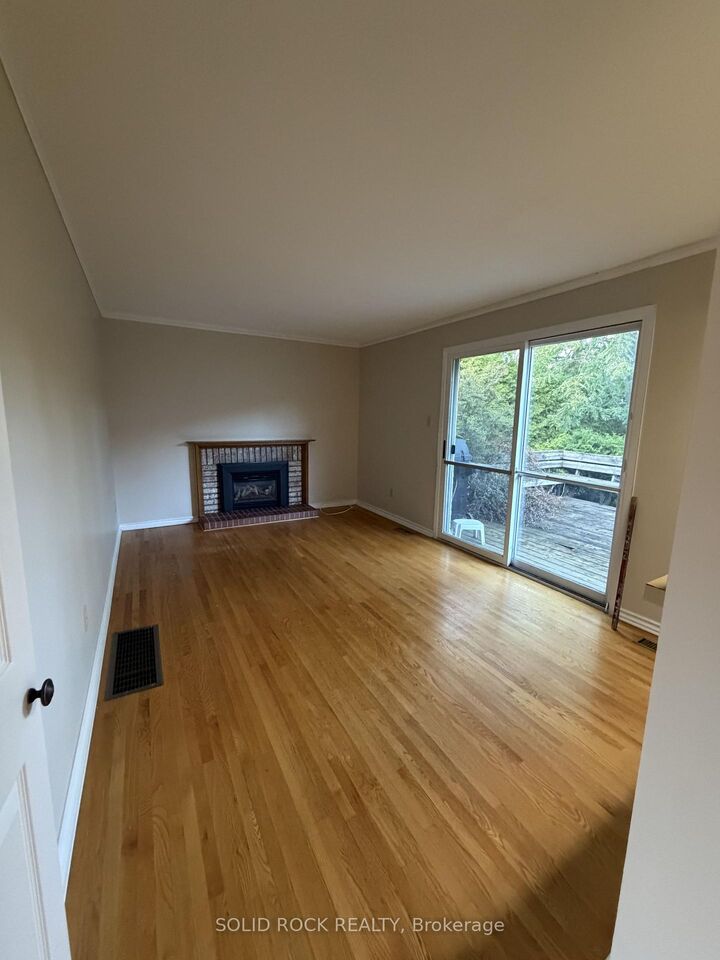 Property Photo:  1953 Mulberry Crescent  ON K1J 8J8 