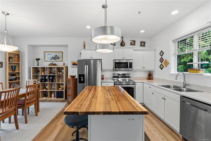 Property Photo:  813 Oakhills Vista #110  BC V9R 0A3 