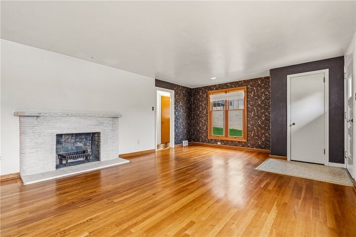 Property Photo: 4358 E Brightview Ave PA 15227