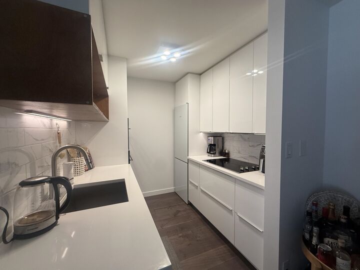 Property Photo:  985 W 10th Avenue 102  BC V5Z 1L9 