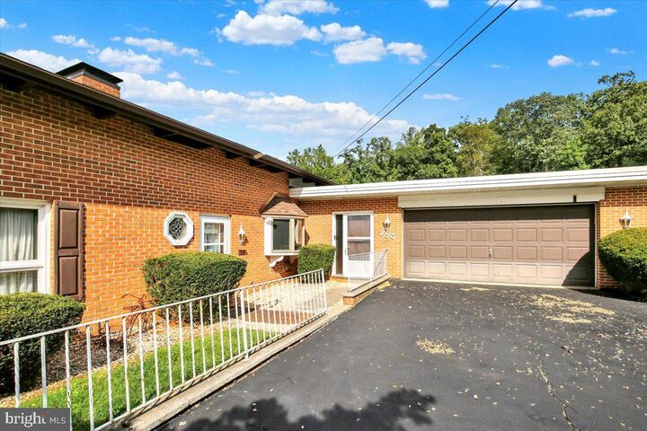Property Photo:  185 N Ridge Road  PA 17569 