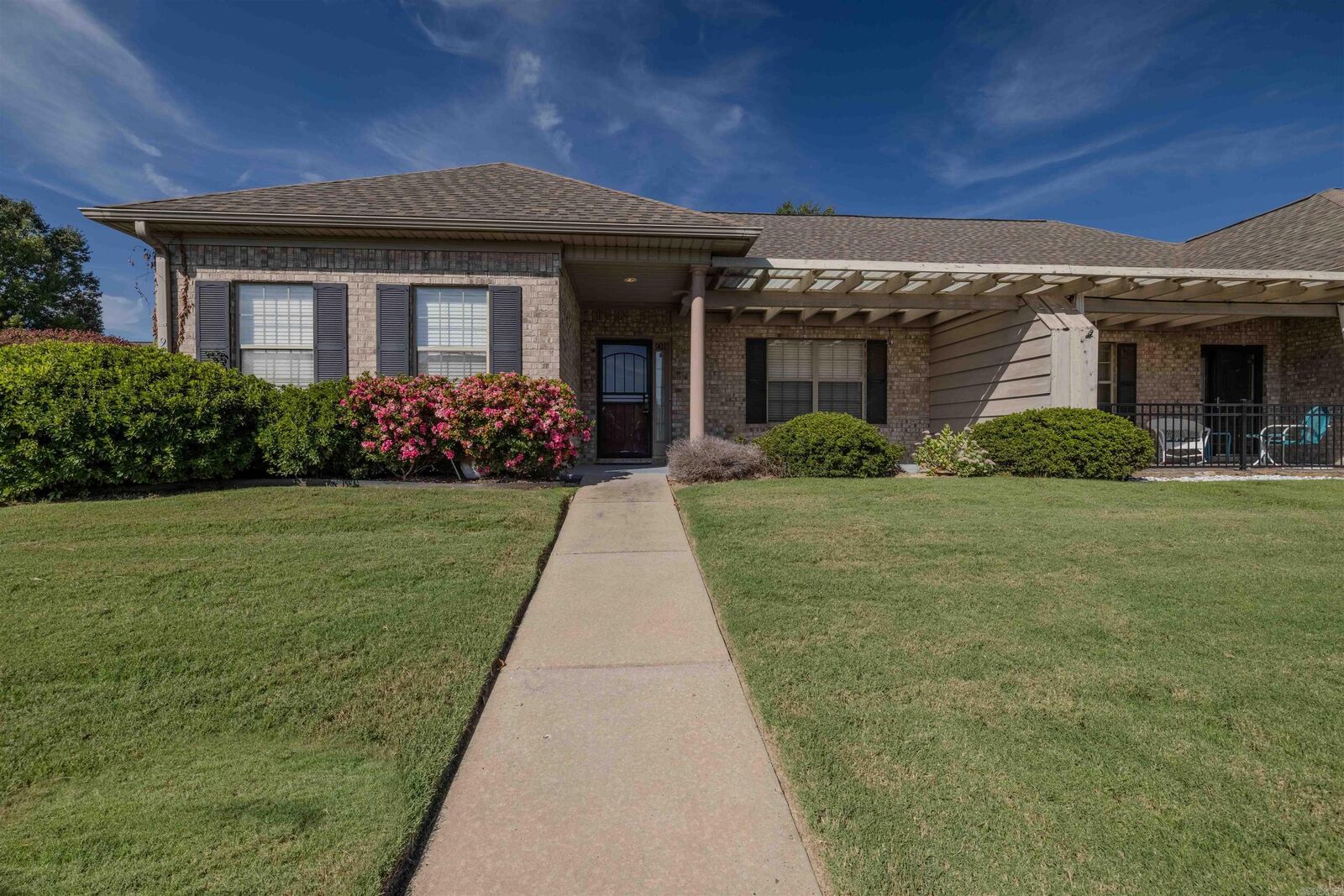 Property Photo:  901 Stagecoach Village  AR 72210 