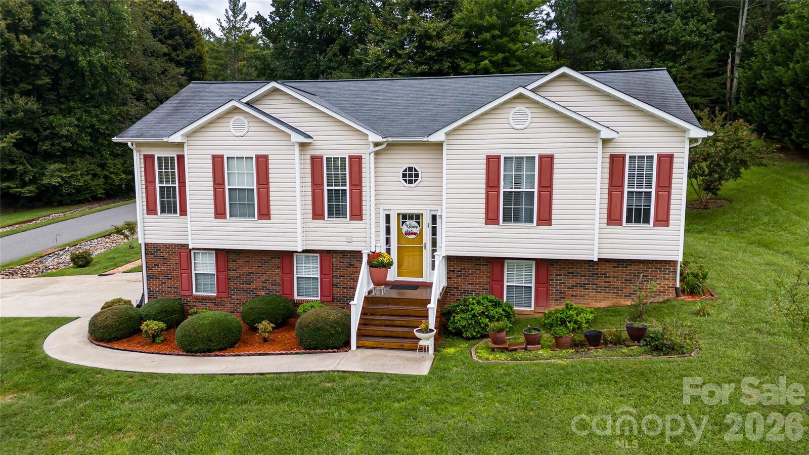 Property Photo: 142 Doe Run NC 28655