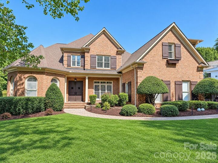 Property Photo: 15034 Jockeys Ridge Drive NC 28277
