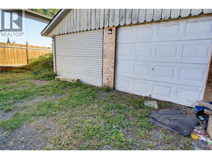 Property Photo:  1302 Cornwall Street  BC V2B 2T4 