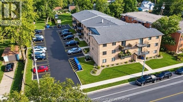 Property Photo:  3355 Sandwich Street 304  ON N9C 1B2 