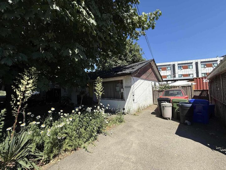 Property Photo:  45881 Rowat Avenue  BC V2P 1J2 