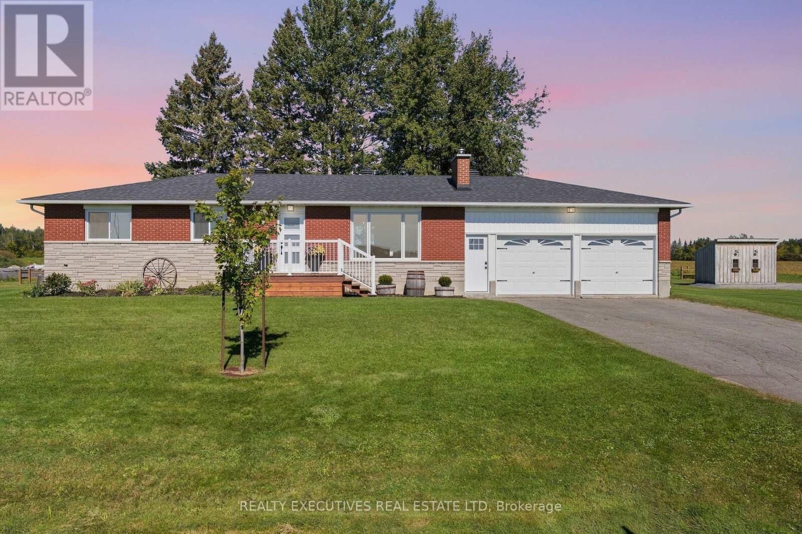Property Photo: 11895 Cloverdale Road ON K0C 2K0