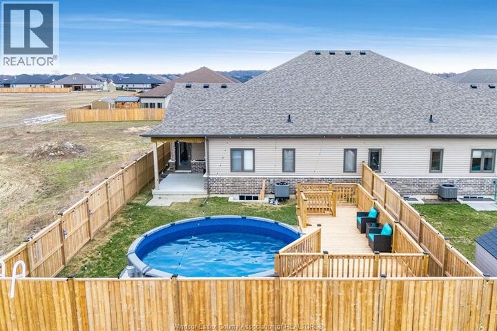 Photo de la propriété:  304 Horizon Lane  ON N7L 0G6 