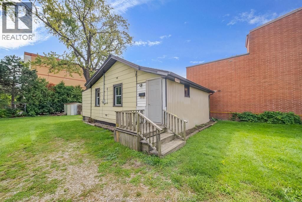 Property Photo:  5837 Tecumseh Road East  ON N8T 1E1 