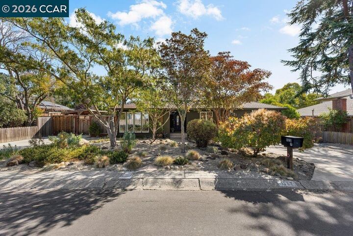 Property Photo: 1122 Juanita Dr CA 94595