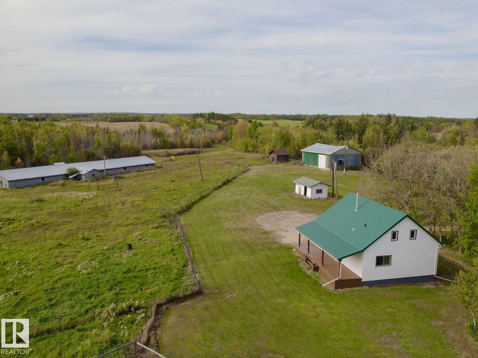 Property Photo: 4211 Twp Rd 580 AB T7N 0J9