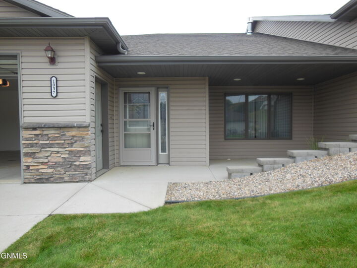 Property Photo: 1037 N 33rd Street ND 58501