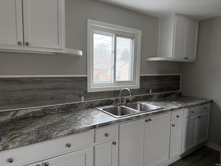Property Photo: 511 E Pettit Avenue IN 46806-3152