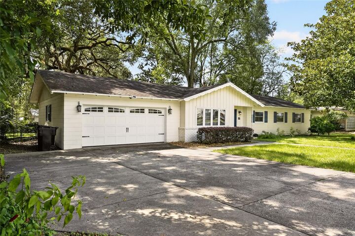 Property Photo: 3403 NW 8th Avenue FL 32605