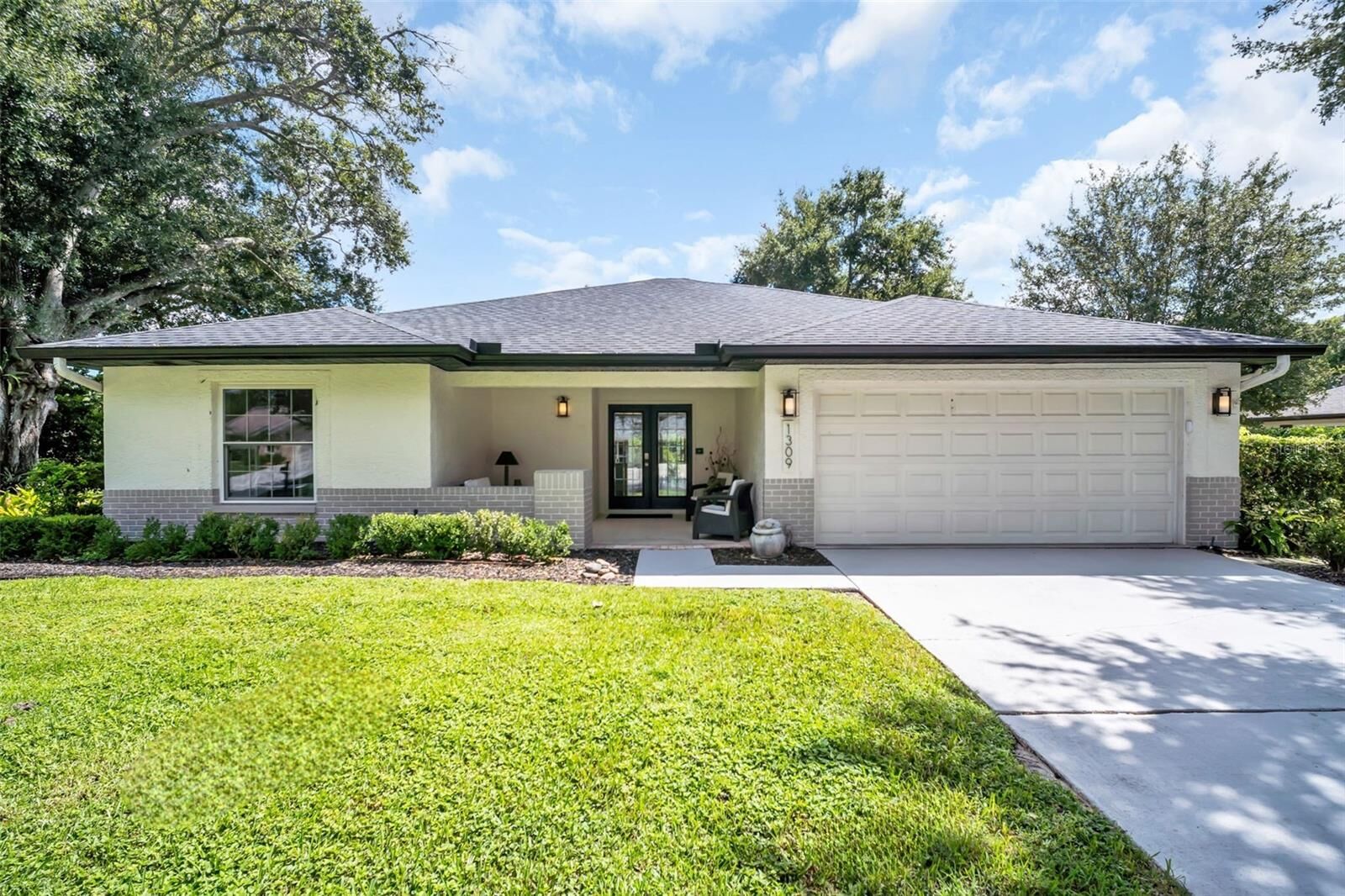 Property Photo:  1309 Gillespie Drive  FL 34684 