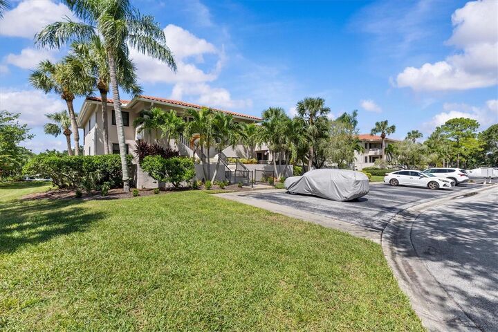 Property Photo:  1801 Mariner Drive 13  FL 34689 