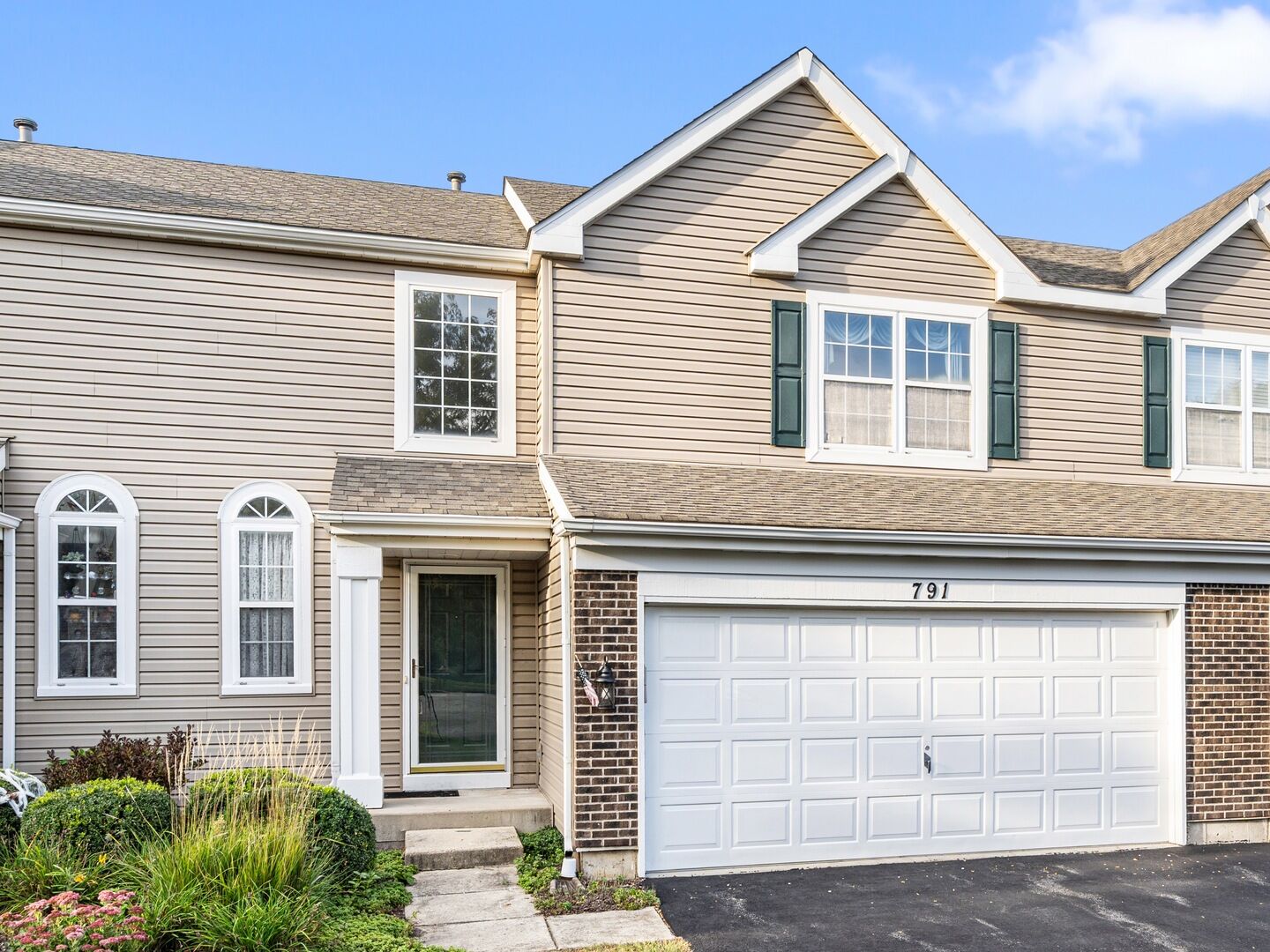 Property Photo: 791 Silk Oak Lane IL 60014