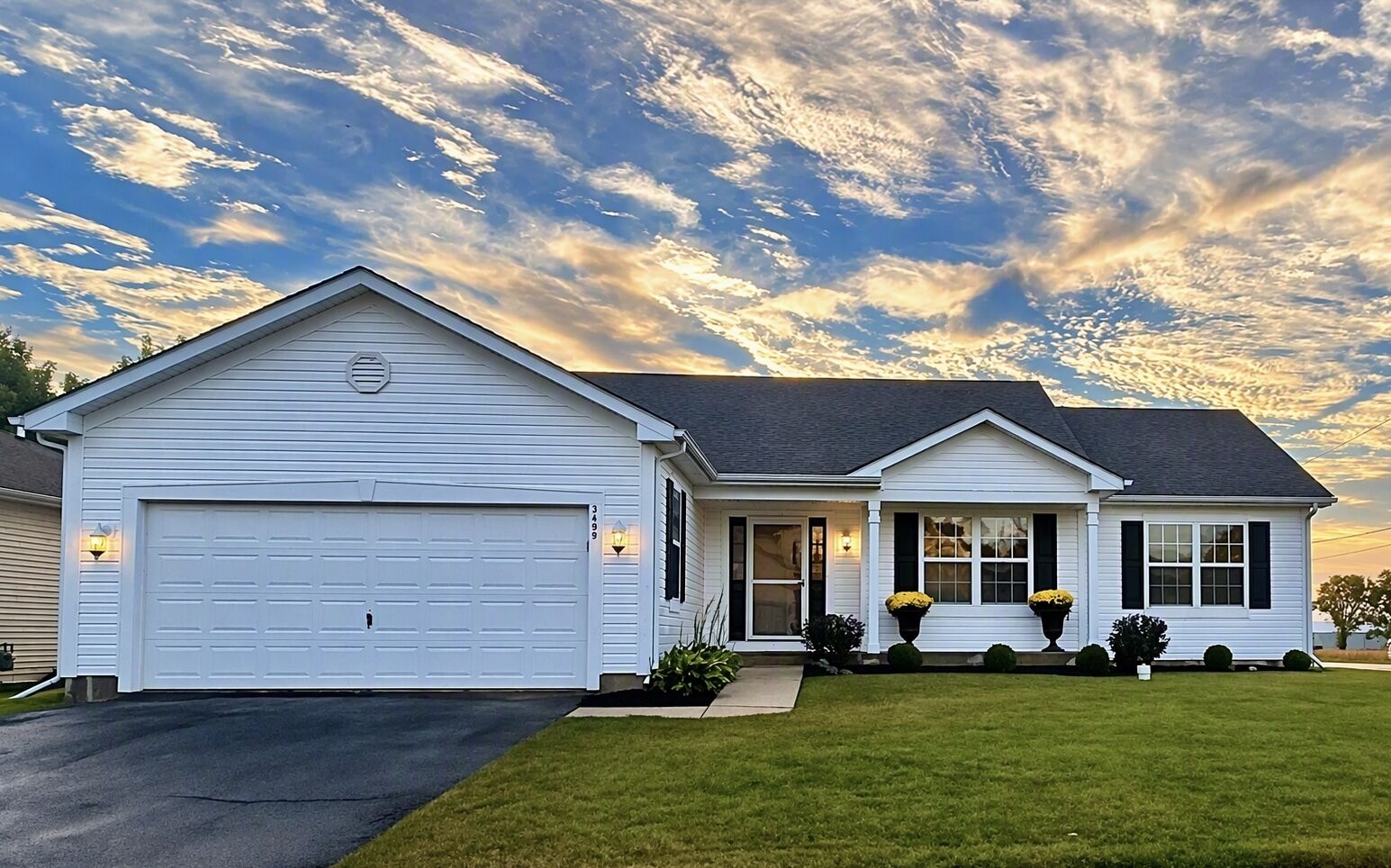 Property Photo: 3499 White Oak Drive IL 60115
