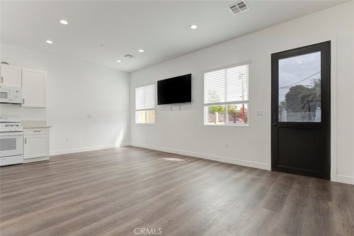 Property Photo:  6831 Bellaire Avenue  CA 91605 