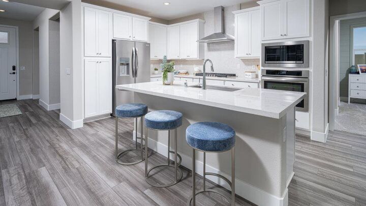 Property Photo:  824 Sendero Street  CA 95762 