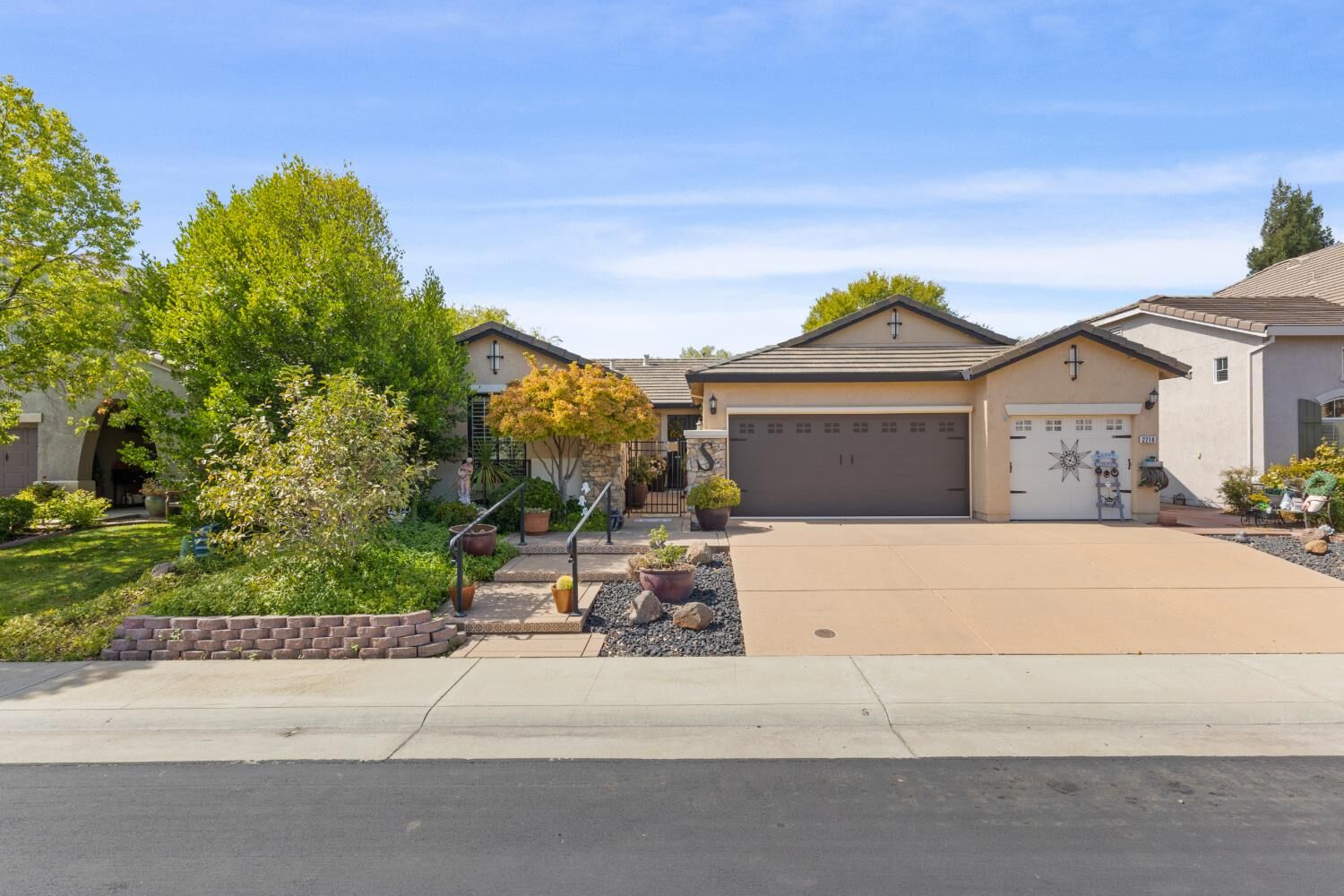Property Photo: 2216 Wighill Circle CA 95747